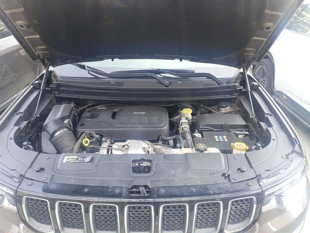 Jeep Grand Commander 2018 — фото 20