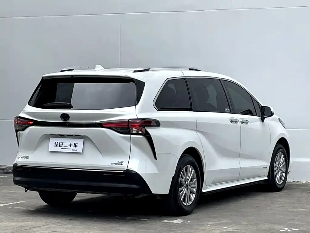 Toyota Sienna 2022 — фото 31