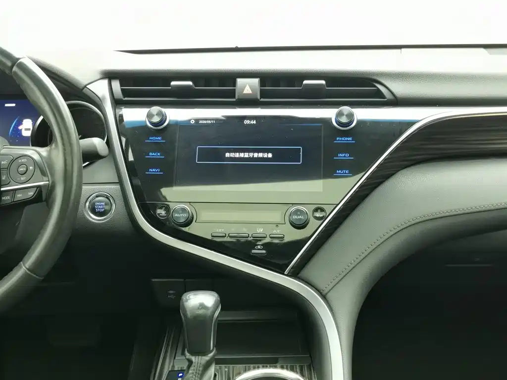 Toyota Camry 2020 — фото 12