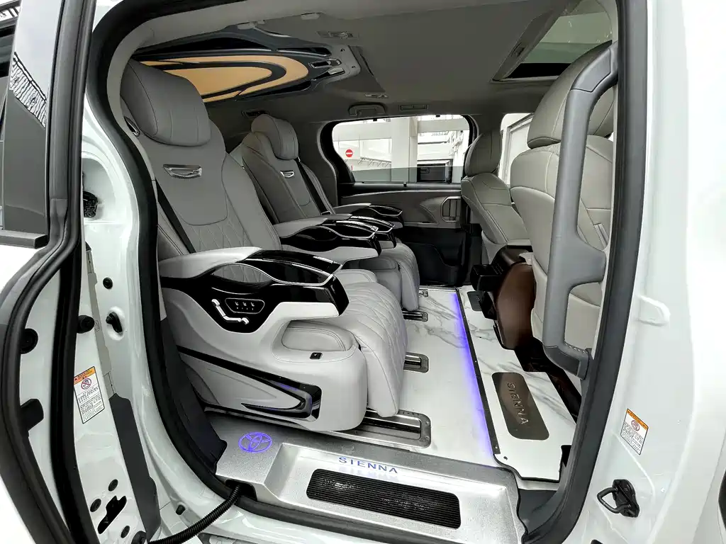 Toyota Sienna 2022 — фото 15