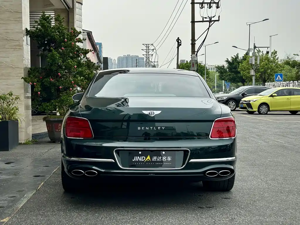 Bentley Flying Spur 2023 — фото 11
