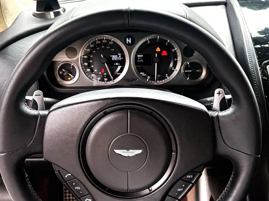 Aston Martin V8 Vantage 2013 — фото 6