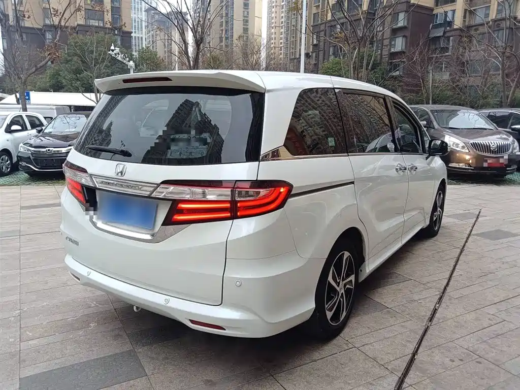 Honda Odyssey 2018 — фото 23