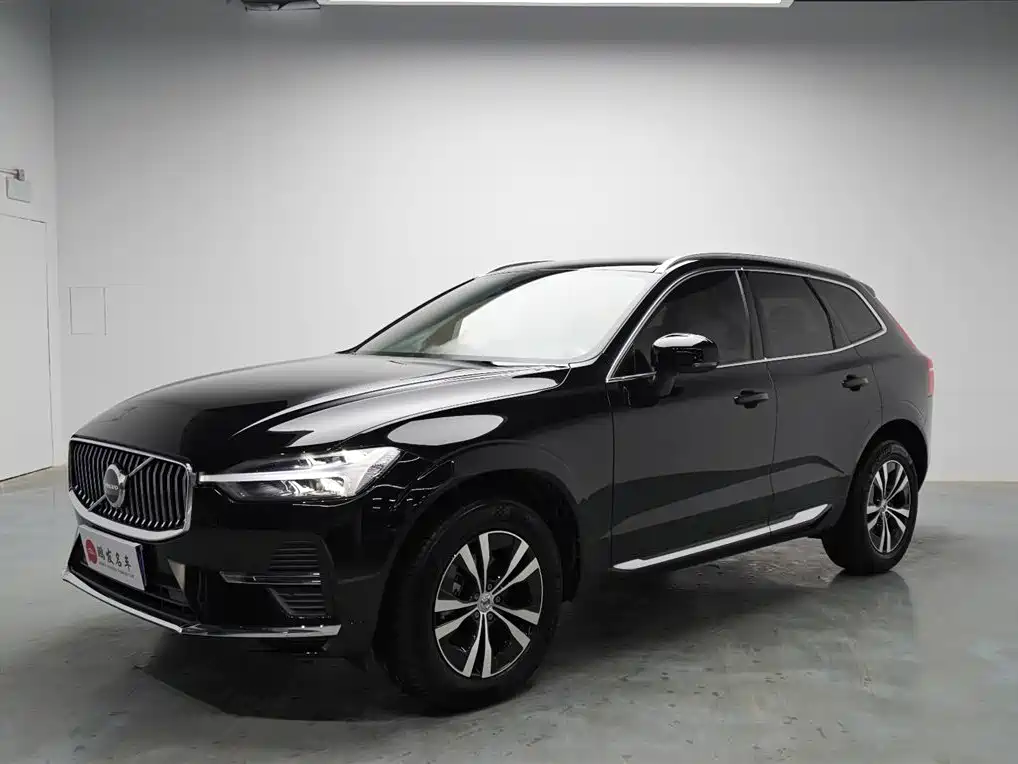 Volvo XC60 2024 — фото 1