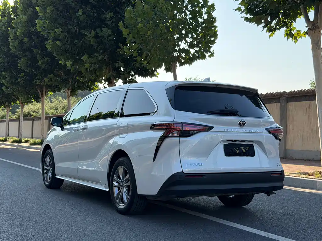 Toyota Sienna 2025