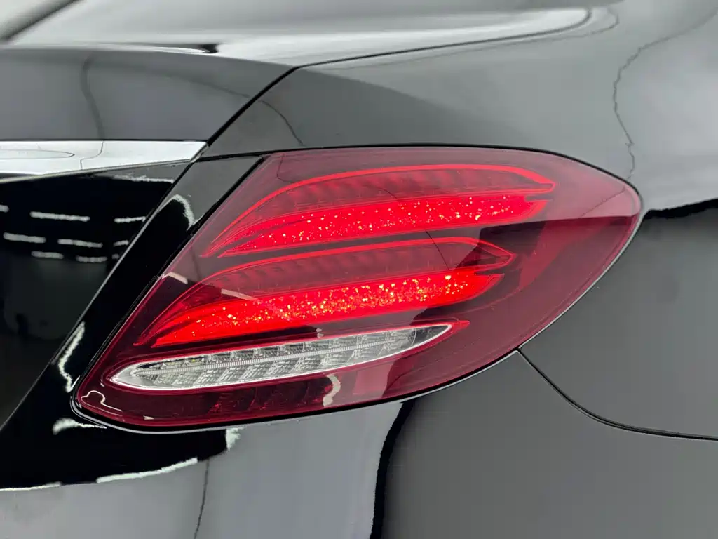 Mercedes-Benz E-Class 2018 — фото 16