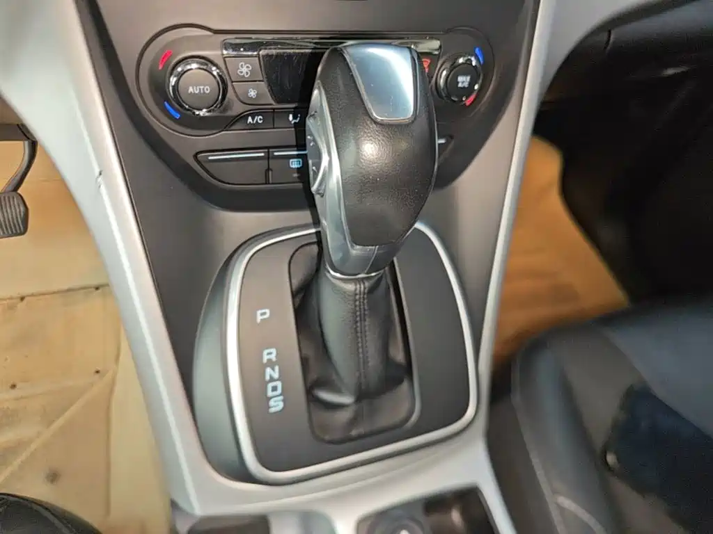 Ford Kuga 2016 — фото 14