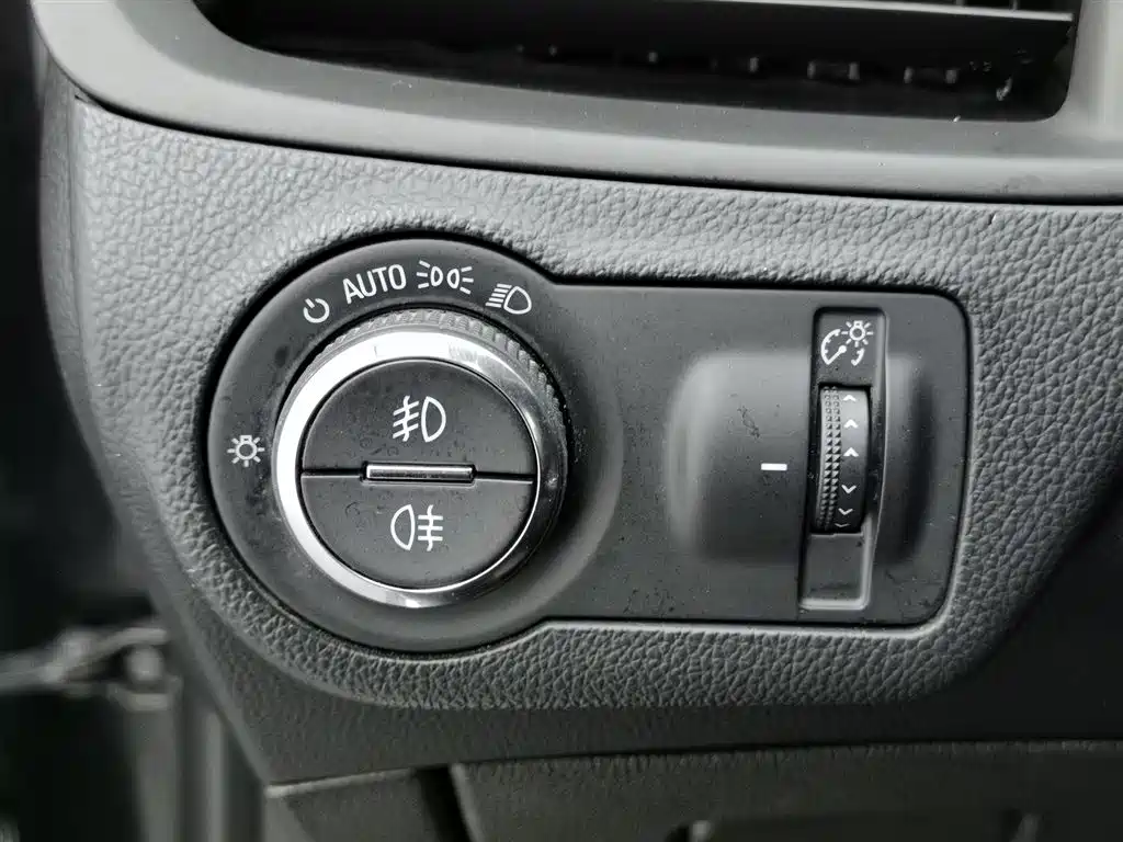 Buick Envision Plus 2017 — фото 21