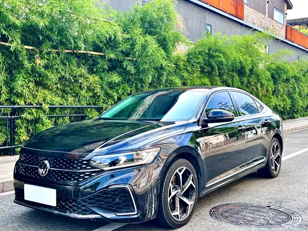 Volkswagen Passat 2023