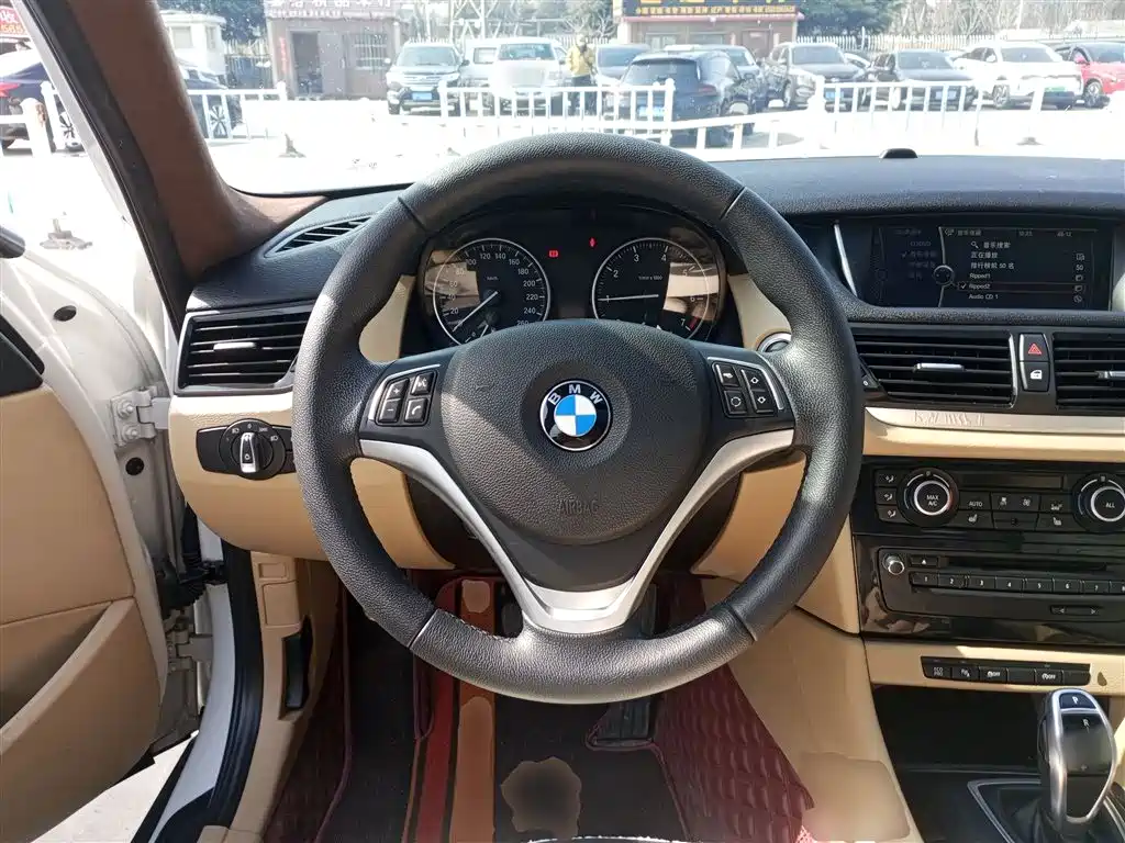 BMW X1 2015 — фото 7