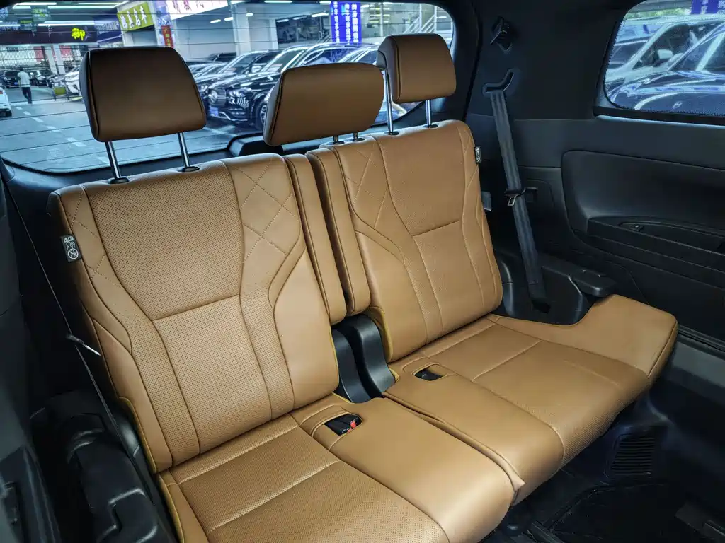 Toyota Alphard 2023 — фото 11