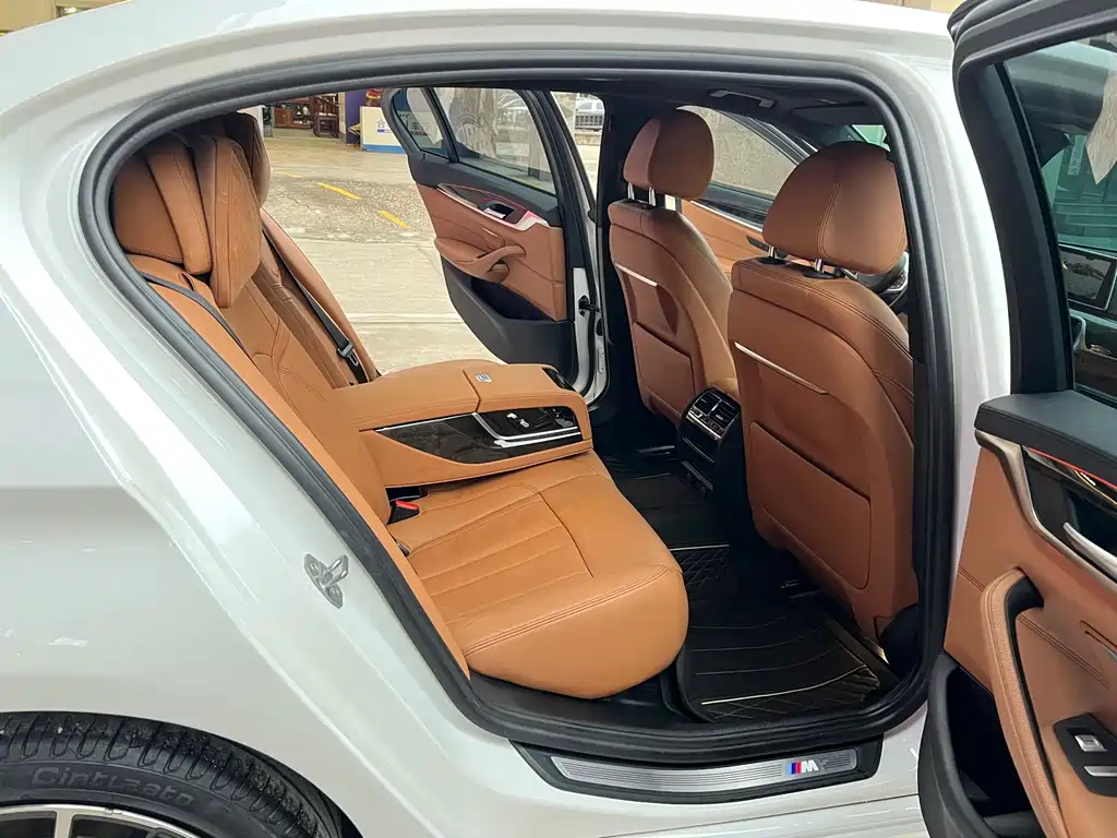 BMW 5 Series 2019 — фото 17