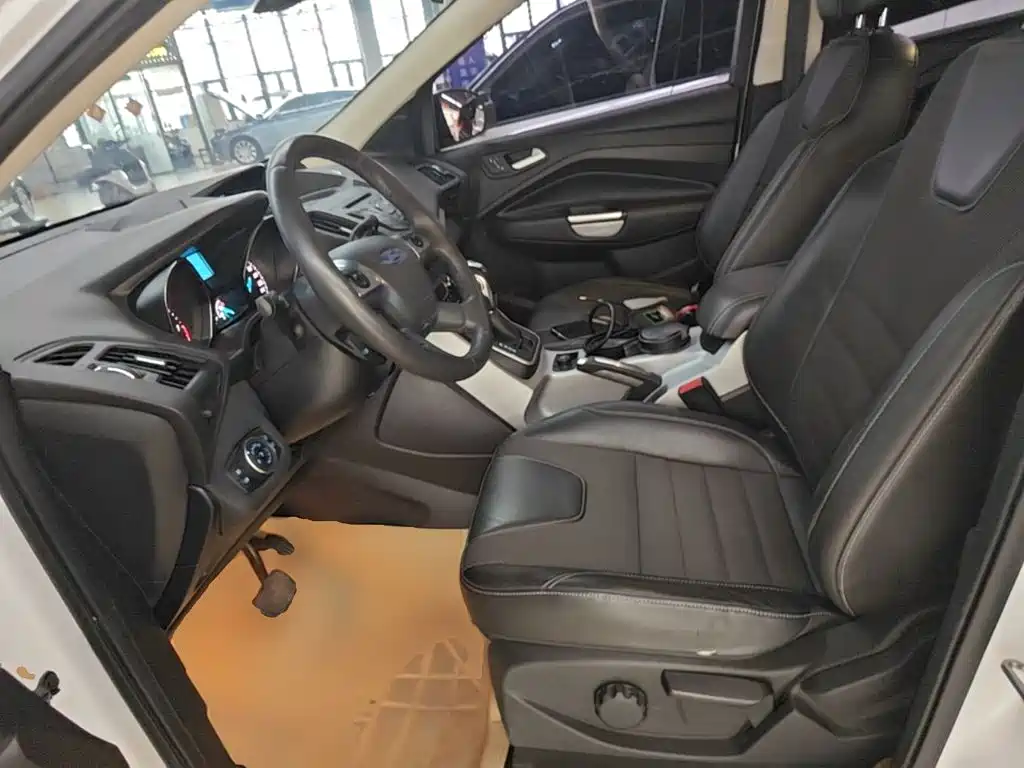 Ford Kuga 2016 — фото 15