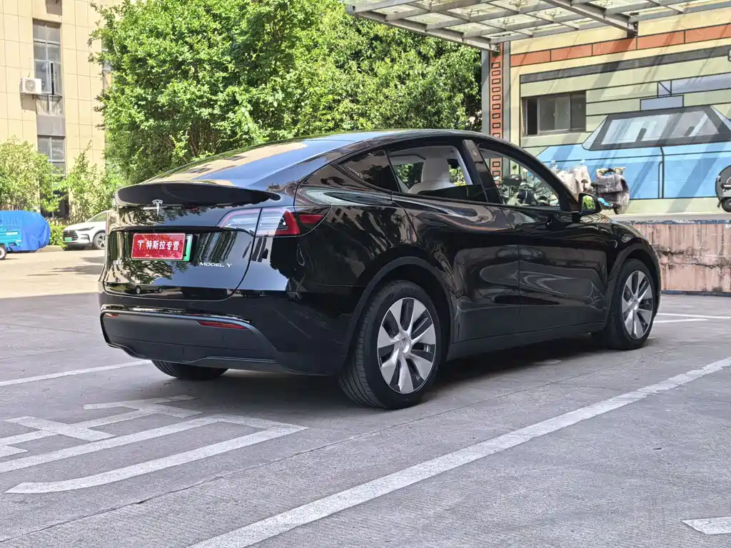 Tesla Model Y 2022 — фото 15