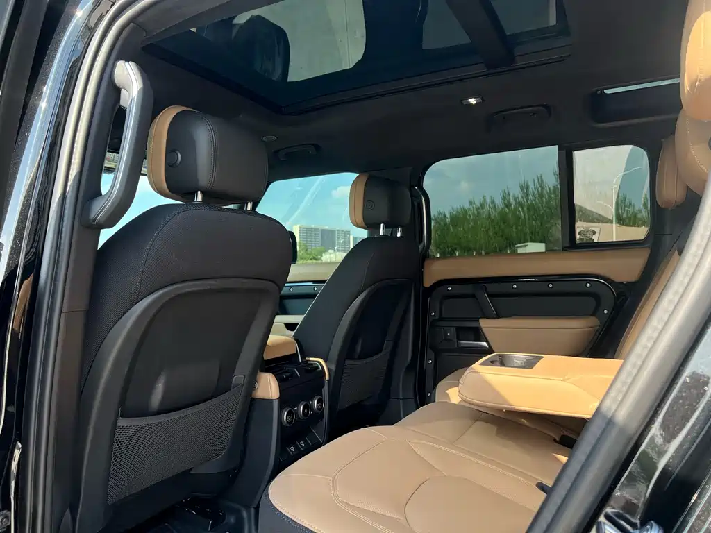 Land Rover Defender 2026 — фото 17