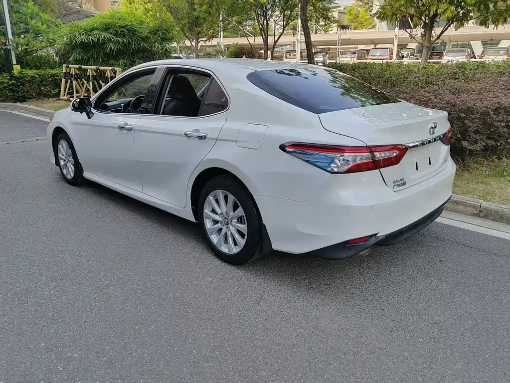 Toyota Camry 2018 — фото 4