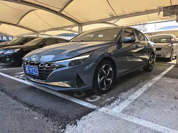 Hyundai Elantra 2022