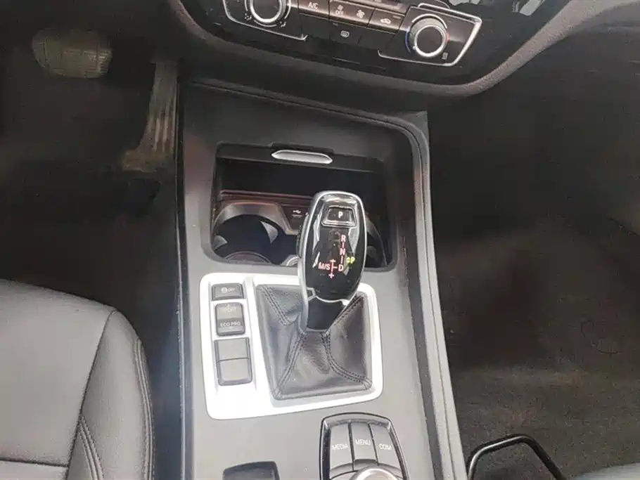 BMW 1 Series 2020 — фото 16