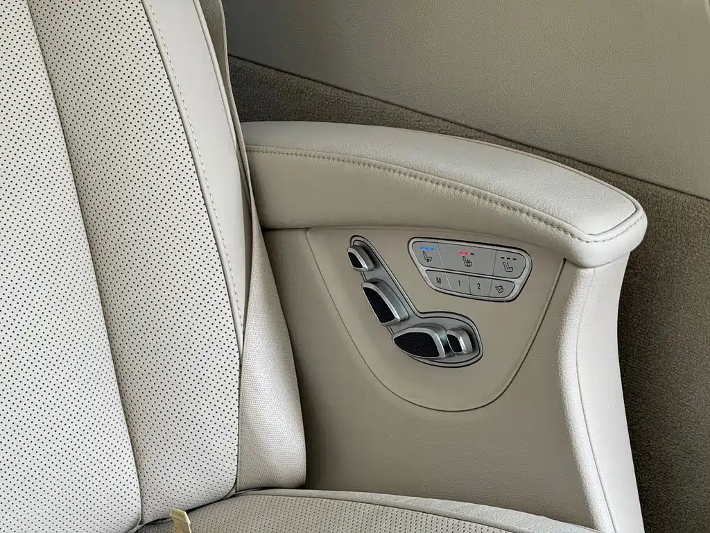 Mercedes-Benz V-Class 2017 — фото 17