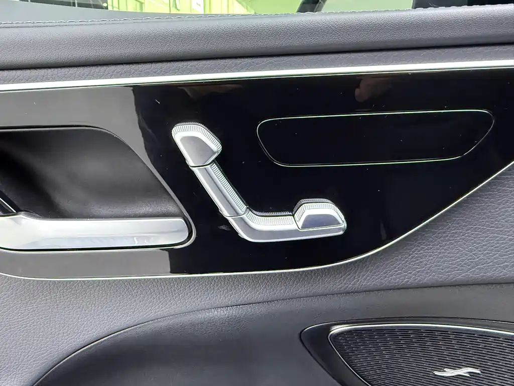 Mercedes-Benz C-Class 2025 — фото 17