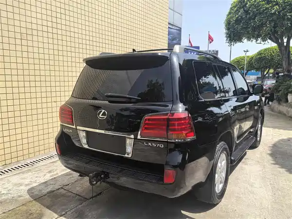 Lexus LX 2010