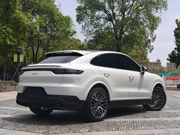 Porsche Cayenne 2022