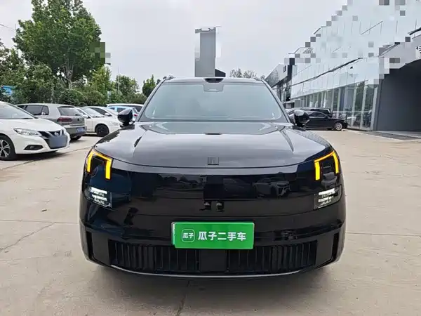 Lynk & Co 900 2025