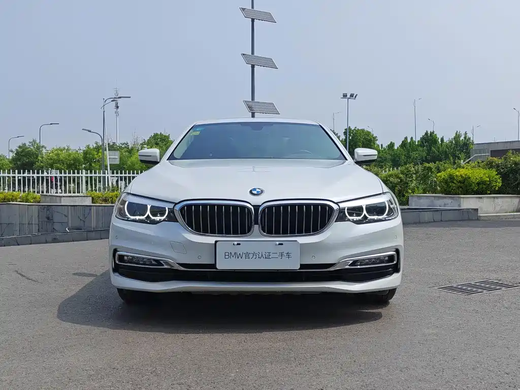 BMW 5 Series 2018 — фото 8