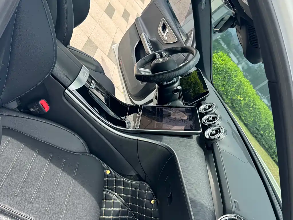 Mercedes-Benz C-Class 2023 — фото 13