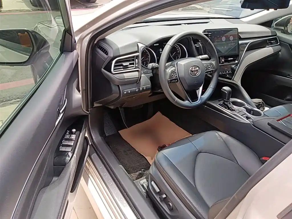 Toyota Camry 2022 — фото 16