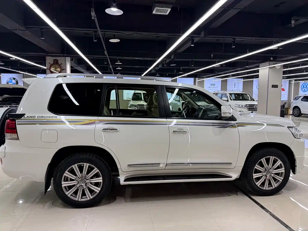 Toyota Land Cruiser 2019 — фото 6