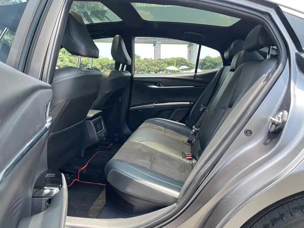 Toyota Camry 2025 — фото 28