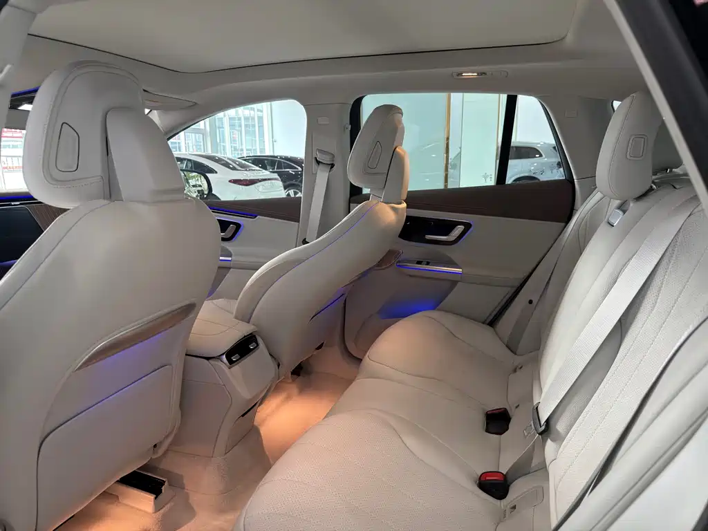 Mercedes-Benz EQE SUV 2023 — фото 8