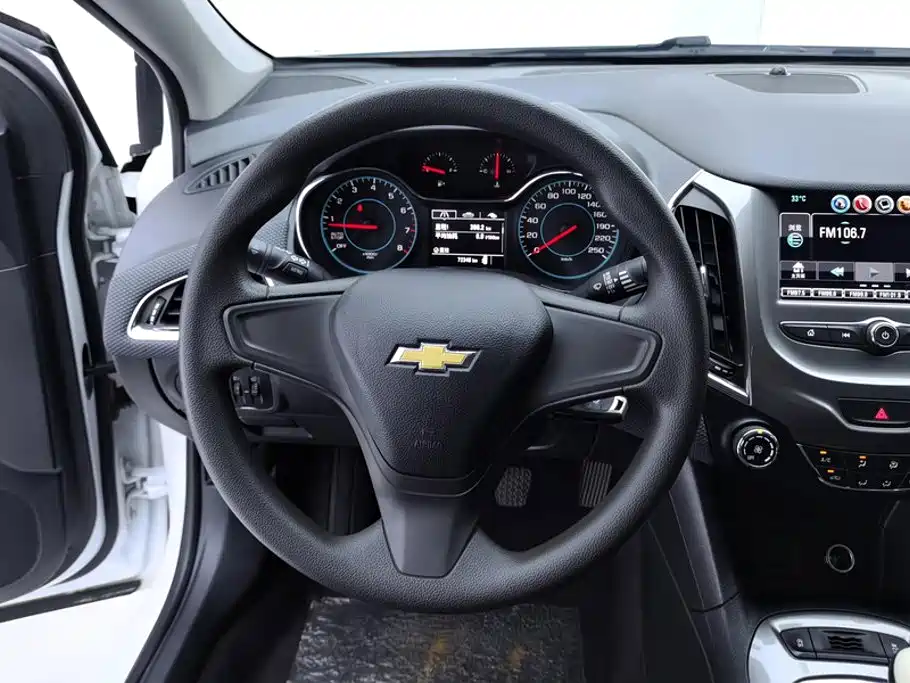 Chevrolet Cruze 2018 — фото 15