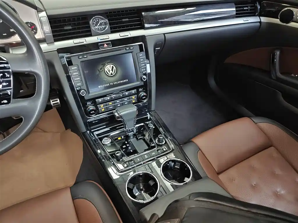 Volkswagen Phaeton 2016 — фото 10
