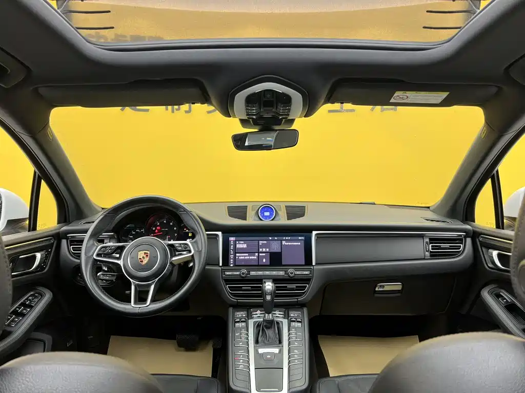 Porsche Macan 2020 — фото 12
