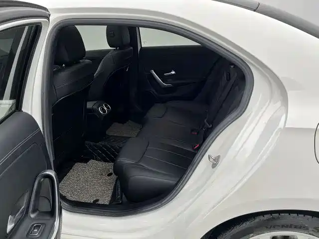 Mercedes-Benz A-Class 2020 — фото 12
