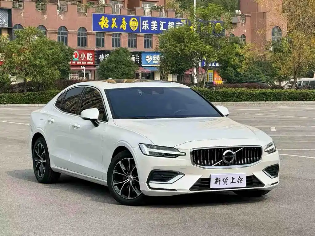Volvo S60 2023 — фото 2