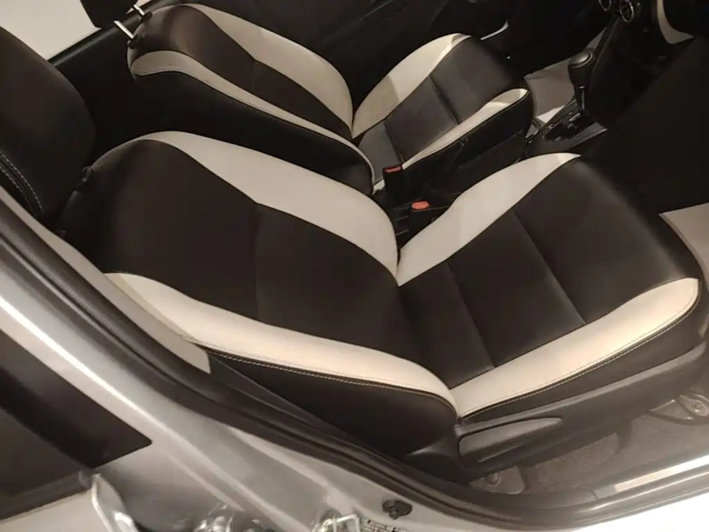 Toyota Yaris L 2020 — фото 25