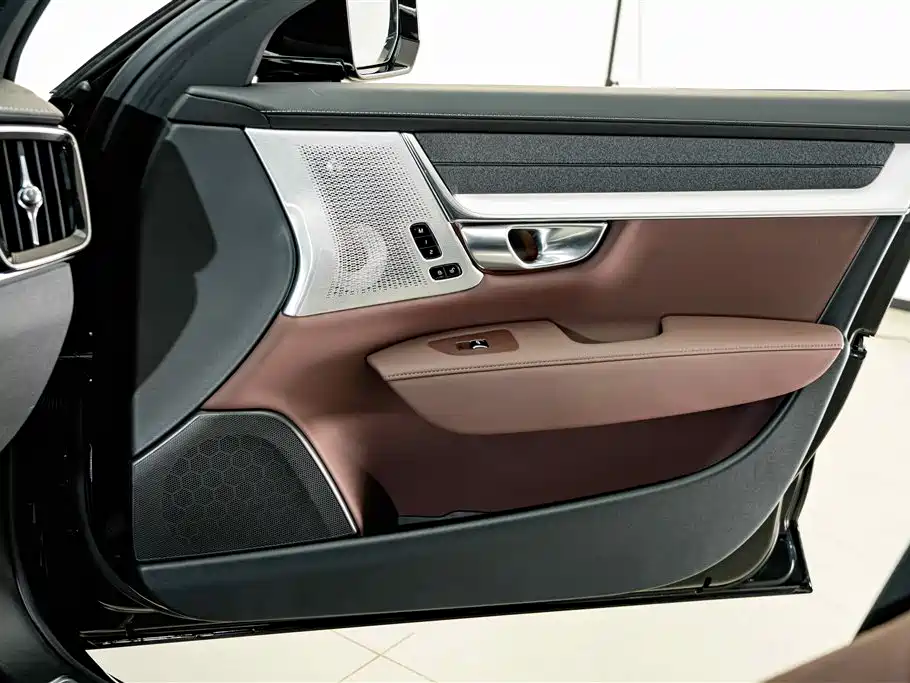 Volvo S90 2025 — фото 16