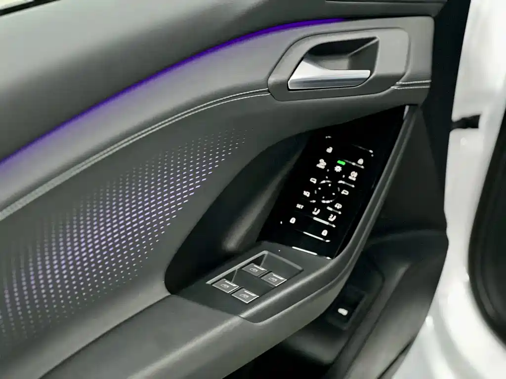 Audi Q6L e-tron 2025 — фото 12