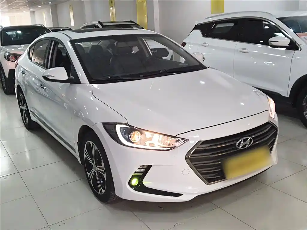 Hyundai Elantra 2019 — фото 21