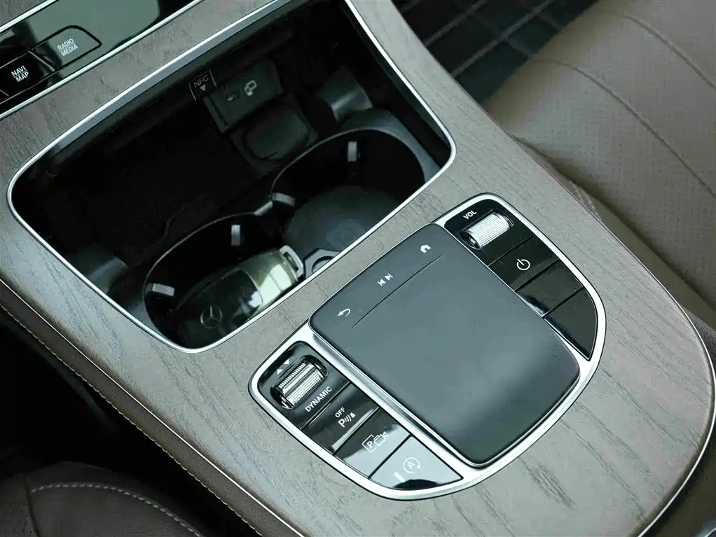 Mercedes-Benz E-Class 2023 — фото 10
