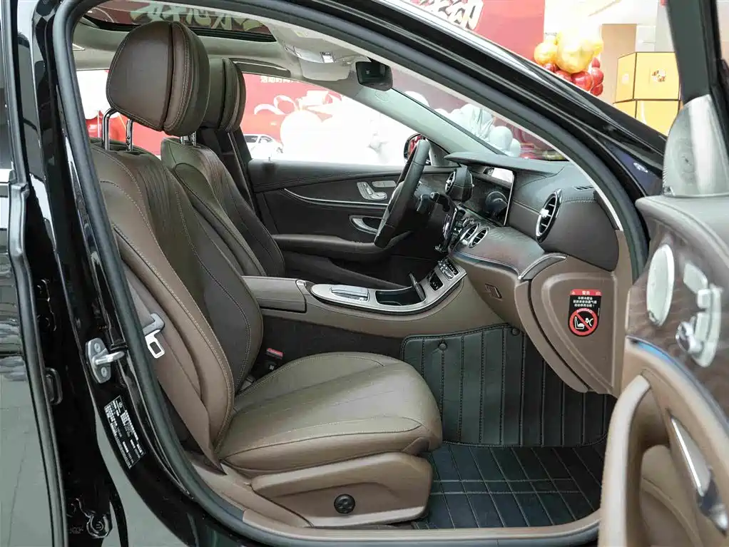 Mercedes-Benz E-Class 2023 — фото 12