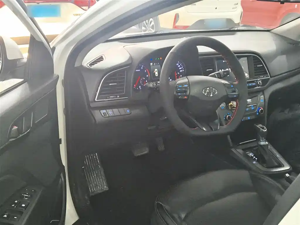 Hyundai Elantra 2019 — фото 11