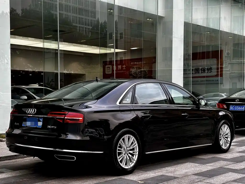 Audi A8 2016 — фото 8