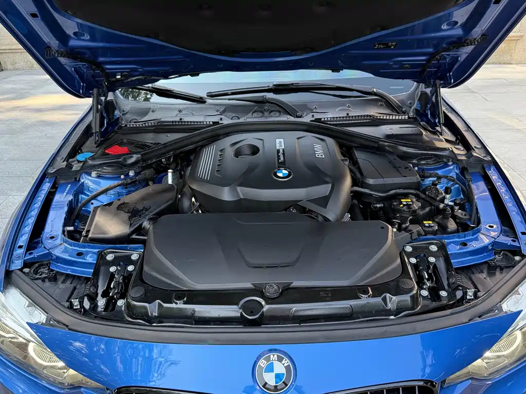 BMW 3 Series 2018 — фото 18