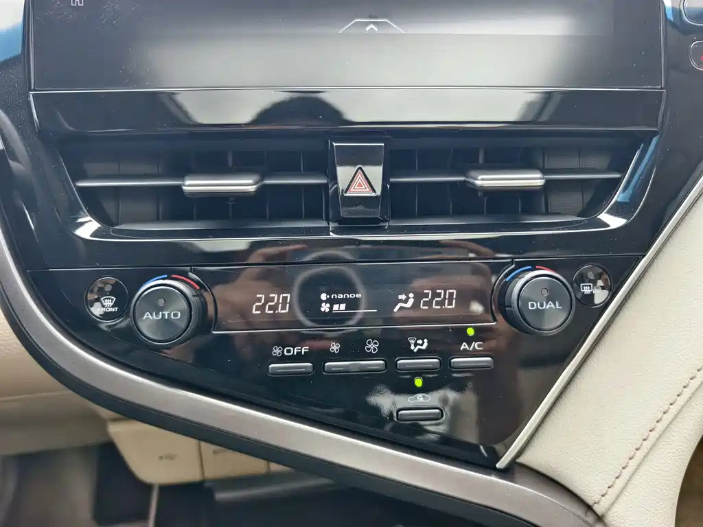 Toyota Camry 2023 — фото 5