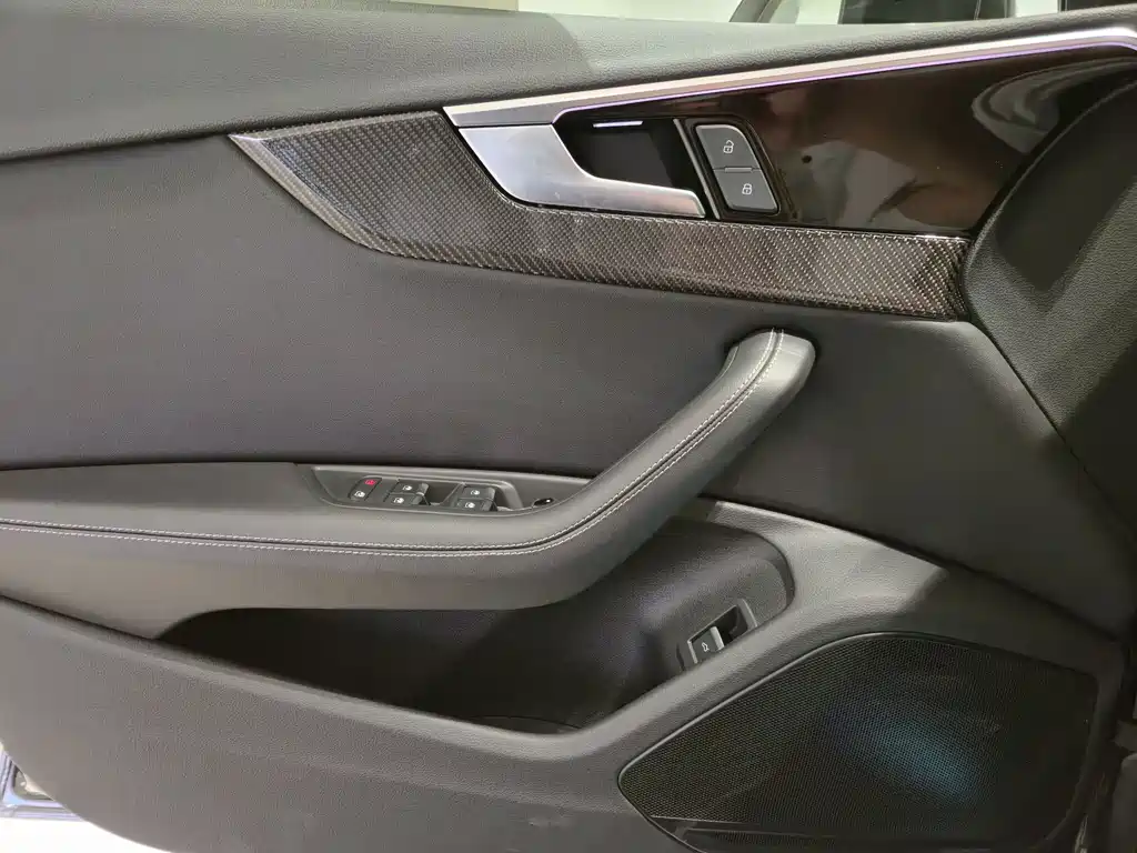 Audi A4L 2023 — фото 16