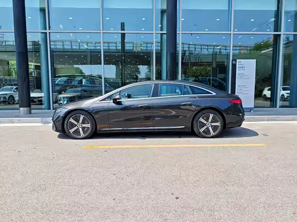 Mercedes-Benz EQS 2023